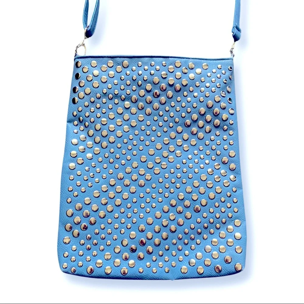 Blue studded crossbody ๐ฆ4/$20๐ฆ - Picture 2 of 5